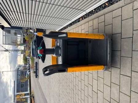 Jungheinrich ERE 120 FP Baujahr 2021 Lithium &mdash; б/у складская техника | Booster Lift