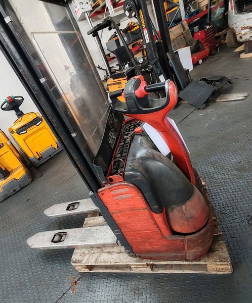 Linde L12 defect &mdash; вживана складська техніка | Booster Lift