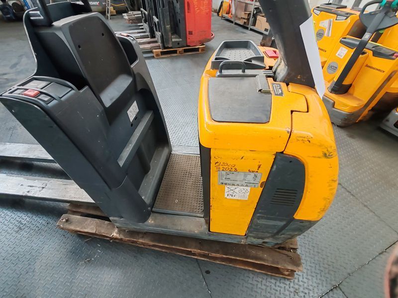 Jungheinrich ECE225 2400mm, DEFECT &mdash; б/у складская техника | Booster Lift
