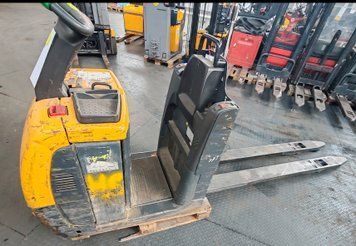 Jungheinrich ECE225 2400mm bad battery &mdash; б/у складская техника | Booster Lift
