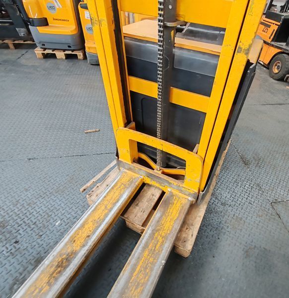 Jungheinrich ERD 120 defect &mdash; вживана складська техніка | Booster Lift