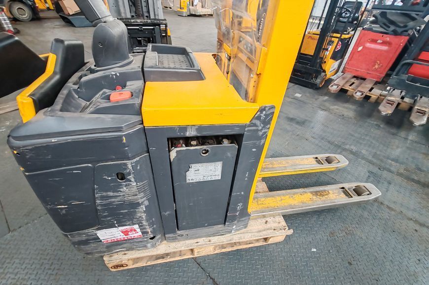 Jungheinrich ERD 120 defect &mdash; вживана складська техніка | Booster Lift