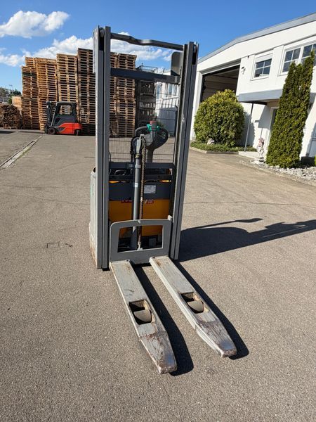 Jungheinrich EJC 112 li-ion 2.9m/ cold store &mdash; вживана складська техніка | Booster Lift