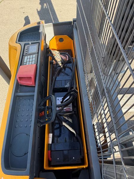 Jungheinrich EJC 112 li-ion 2.9m/ cold store &mdash; вживана складська техніка | Booster Lift