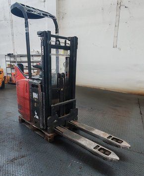 Linde L12 defect &mdash; вживана складська техніка | Booster Lift