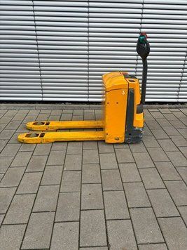 Jungheinrich EJE 116 (Batterie aus 2021) &mdash; вживана складська техніка | Booster Lift