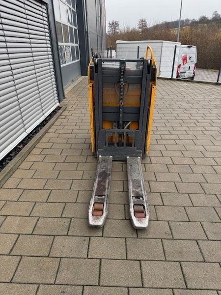 Jungheinrich ESD 220 &mdash; вживана складська техніка | Booster Lift