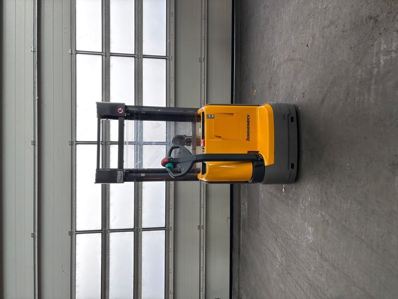 Jungheinrich EJC 110 &mdash; вживана складська техніка | Booster Lift
