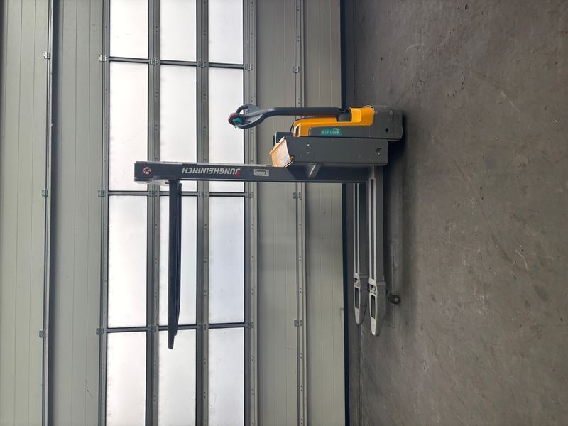 Jungheinrich EMD 118 &mdash; вживана складська техніка | Booster Lift