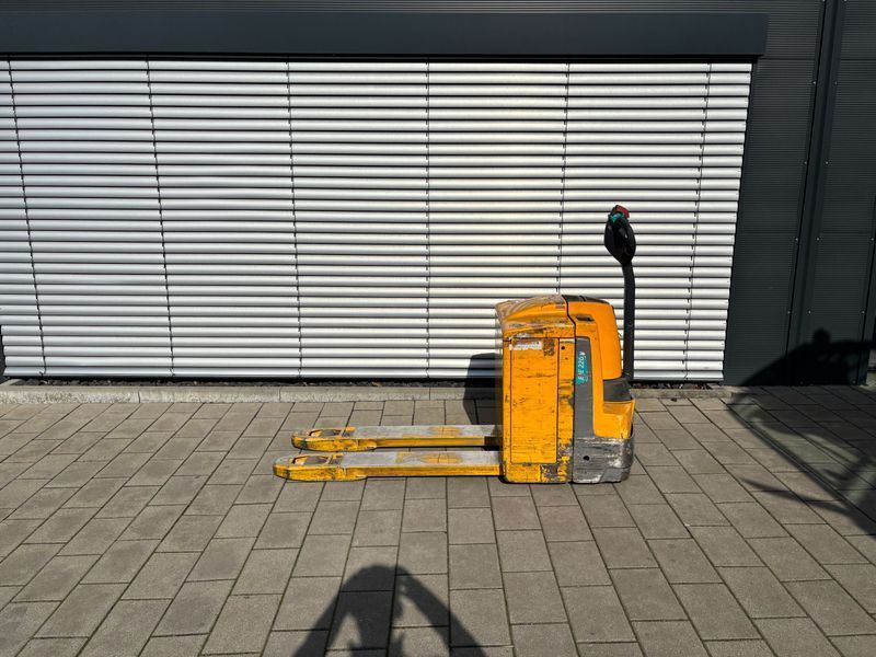 Jungheinrich EJE 120 &mdash; б/у складская техника | Booster Lift