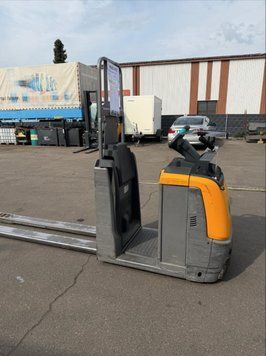 Jungheinrich ECE 225 Li-on 4pc available &mdash; б/у складская техника | Booster Lift