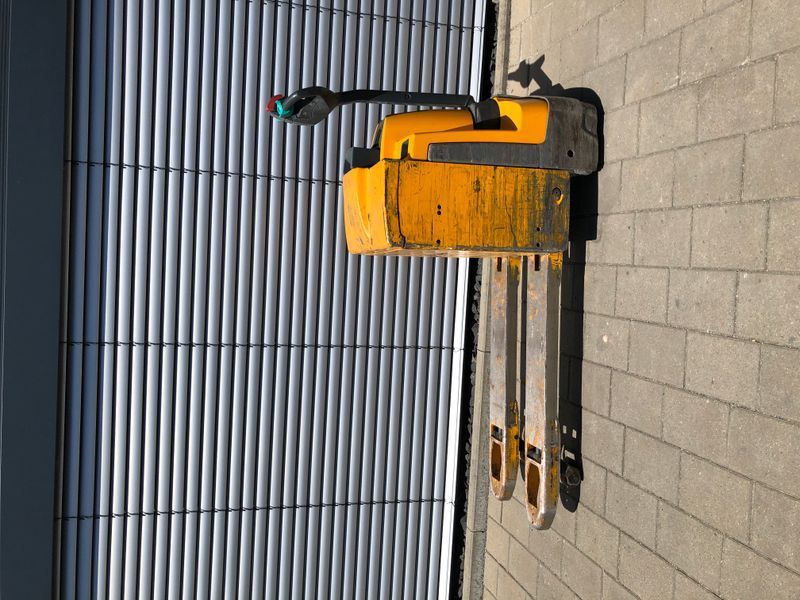 Jungheinrich EJE 220 R &mdash; вживана складська техніка | Booster Lift
