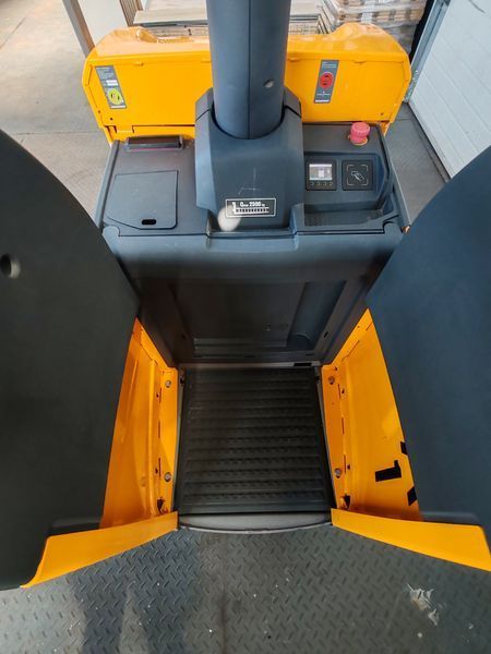 Jungheinrich ERE 225 2t/ batt2022 &mdash; б/у складская техника | Booster Lift