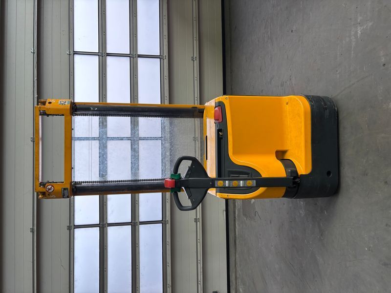 Jungheinrich EJC 212 &mdash; вживана складська техніка | Booster Lift