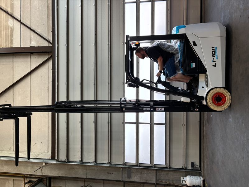 Bobcat B18NT &mdash; вживана складська техніка | Booster Lift
