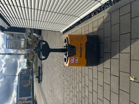 Jungheinrich EME114 - NEUE Batterien 10/2025 &mdash; вживана складська техніка | Booster Lift