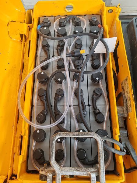 Jungheinrich ERE 225 batt2025/ 2t &mdash; б/у складская техника | Booster Lift